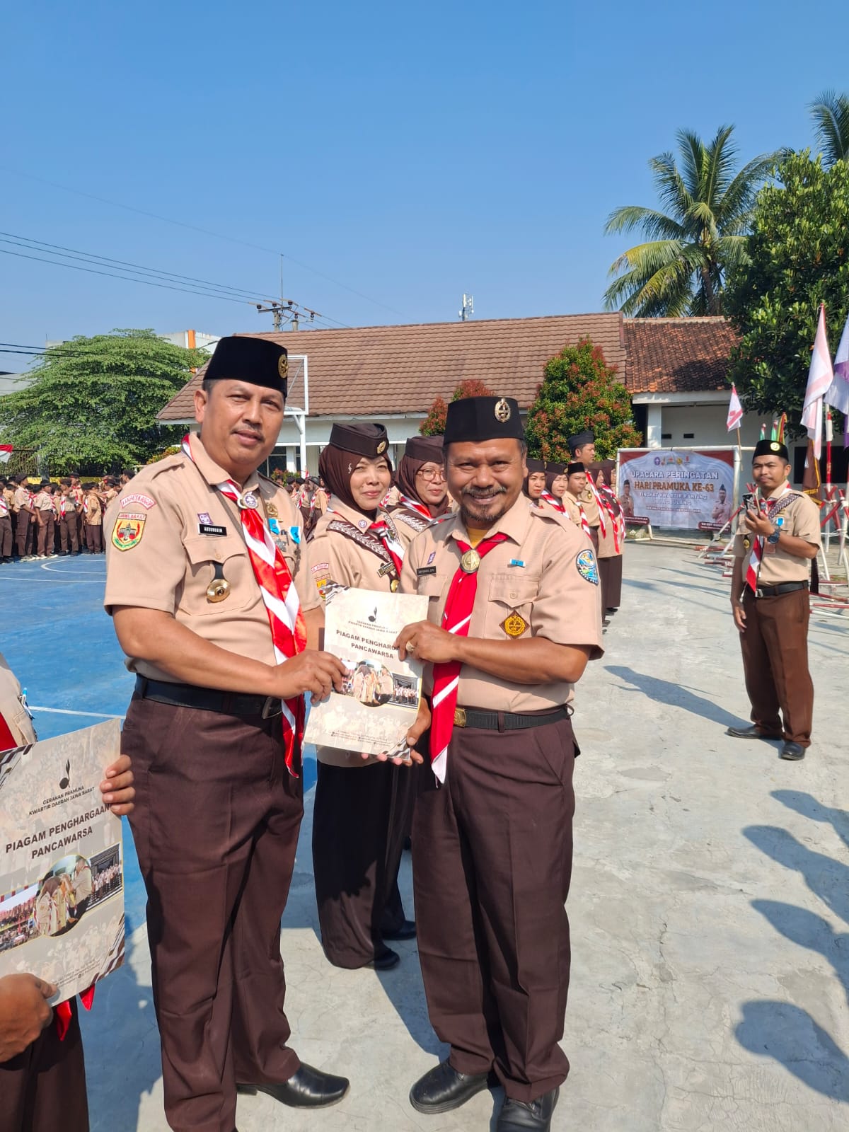 Foto bersama penerima pancawarsa IV